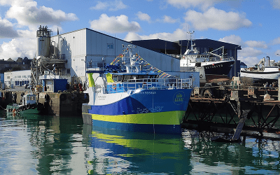 Le chalutier Papy Chichi mis à l’eau à Douarnenez